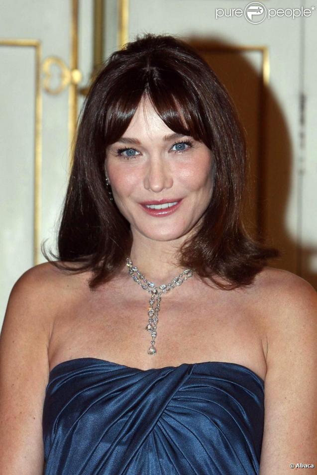 Carla Bruni et Nicolas Sarkozy reçoivent l'Emir du Qatar et son épouse pour un dîner d'Etat. 22 juin 2009.