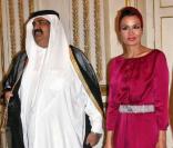 Carla Bruni et Nicolas Sarkozy reçoivent l'Emir du Qatar et son épouse pour un dîner d'Etat. 22 juin 2009.