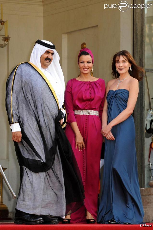 Carla Bruni et Nicolas Sarkozy reçoivent l'Emir du Qatar et son épouse pour un dîner d'Etat. 22 juin 2009.