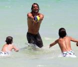 Paolo Maldini, en vacances en famille sur une plage ensoleillée de Miami, le 22 juin 2009 !