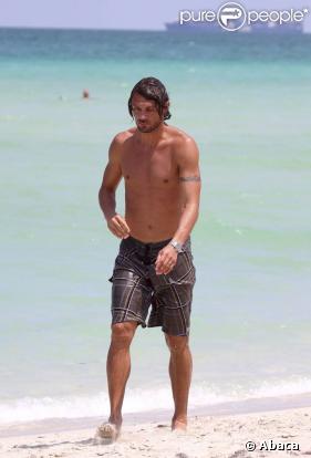 Paolo Maldini, en vacances en famille sur une plage ensoleillée de Miami, le 22 juin 2009 !