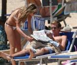 Peter Crouch et Abbigail Clancy sont en vacances à Porto Cervo en Sardaigne le 23 juin 2009