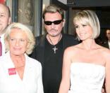 Olivier de la Doucette, président de la Fondation IFRAD, Véronique de Villèle, Johnny Hallyday et Laeticia Hallyday ainsi que Bruno Dubois, président du comité scientifique au Gala de la fondation IFRAD le 22 juin