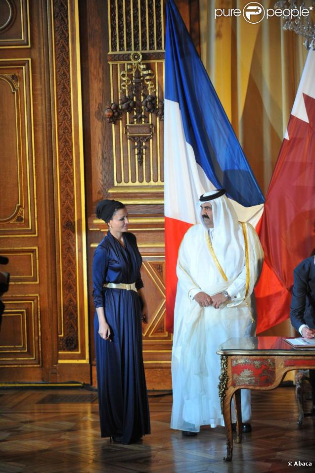 Cheikha Mozah Bint Nasser Al-Missned et l'émir du Qatar ont déjeuné au Sénat et vont à la rencontre de Bertrand Delanoë. 23/06/09 
