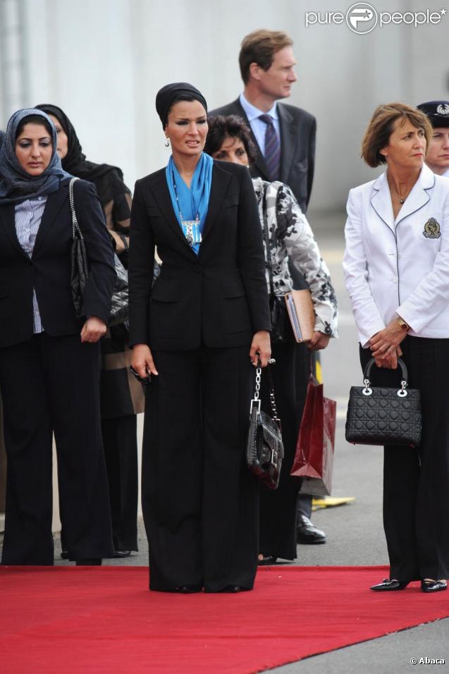 Cheikha Mozah Bint Nasser Al-Missned arrive à l'aéroport d'Orly. 22/06/09 