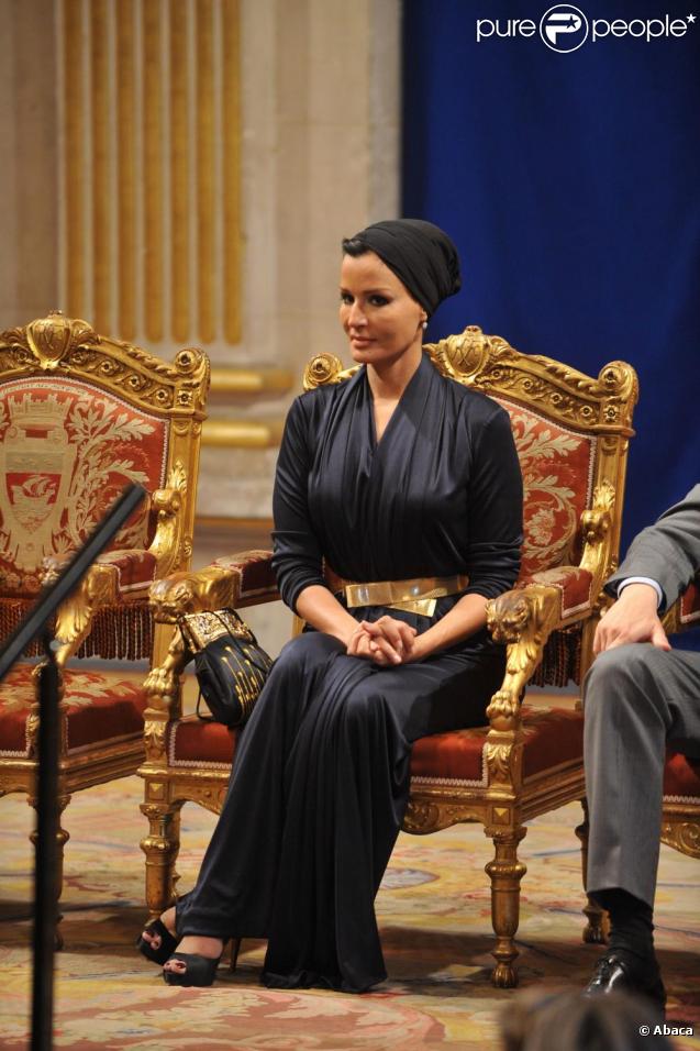 Cheikha Mozah Bint Nasser Al-Missned et l'émir du Qatar ont déjeuné au Sénat et vont à la rencontre de Bertrand Delanoë. 23/06/09 