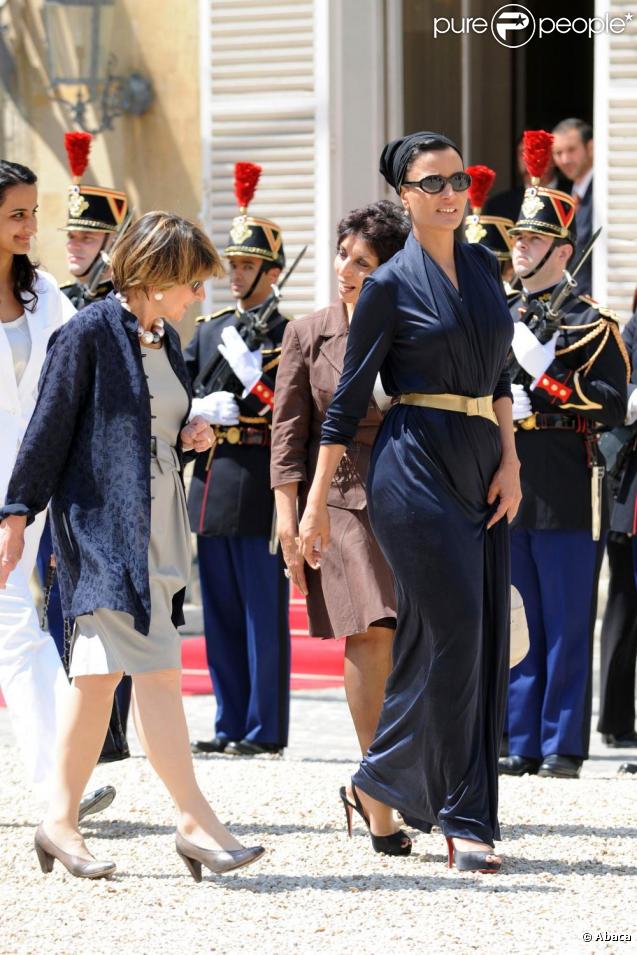 Cheikha Mozah Bint Nasser Al-Missned et l'émir du Qatar ont déjeuné au Sénat et vont à la rencontre de Bertrand Delanoë. 23/06/09 