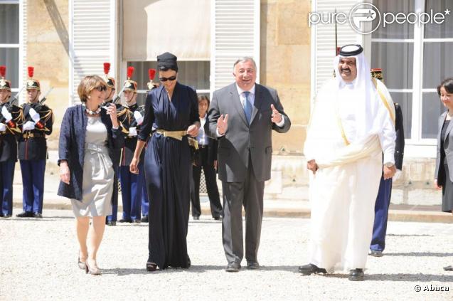 Cheikha Mozah Bint Nasser Al-Missned et l'émir du Qatar ont déjeuné au Sénat et vont à la rencontre de Bertrand Delanoë. 23/06/09 