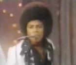En 1974, les Jackson 5 chantent Dancing Machine et popularisent la danse du robot