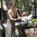 Quand la sexy Brooke Burke se rend au supermarché... déroulez le tapis rouge !