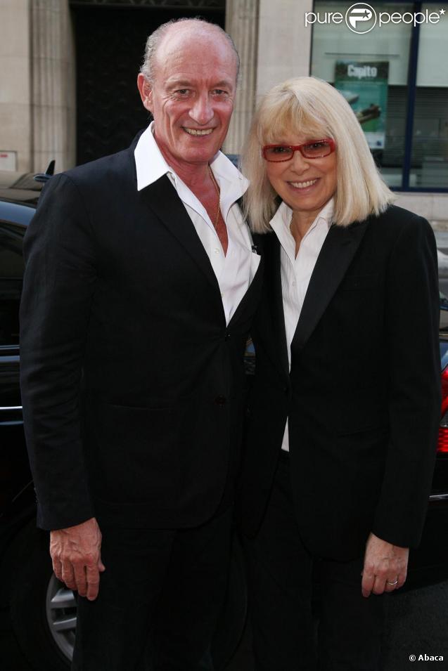 Mireille Darc et son mari Pascal Desprez hier au gala pour l'aide aux enfants réfugiés à Paris