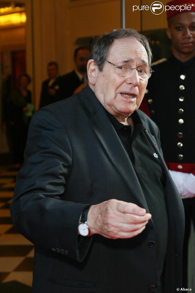 Robert Hossein hier au gala pour l'aide aux enfants réfugiés à Paris