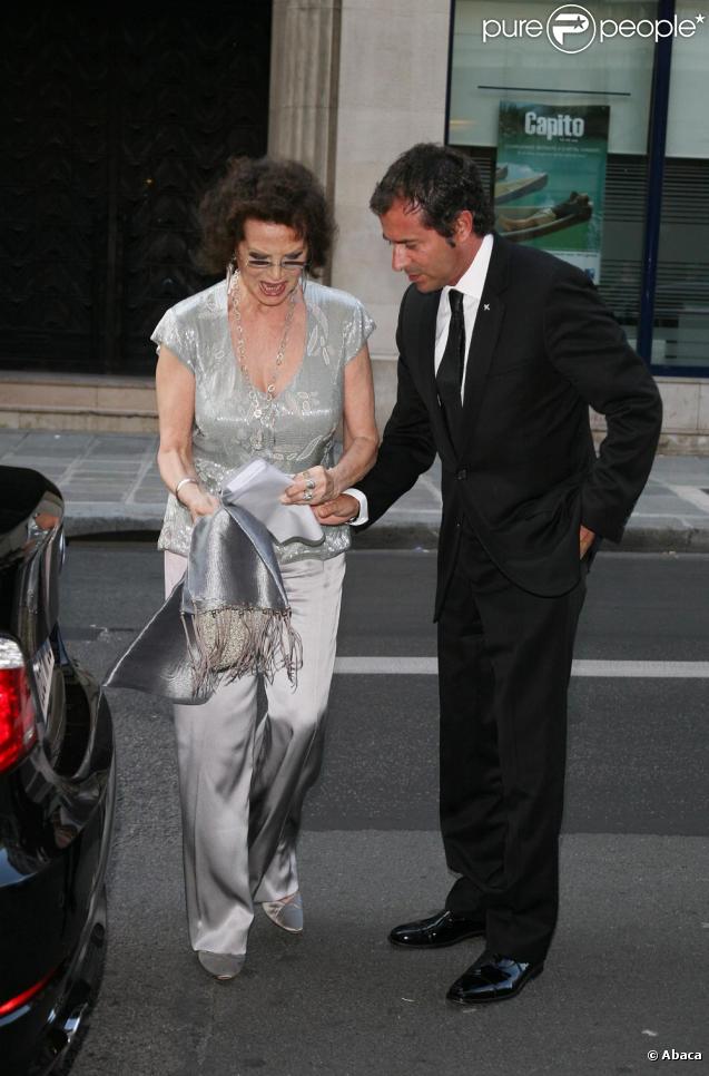 Claudia Cardinale et Bernard Montiel hier au gala pour l'aide aux enfants réfugiés à Paris
