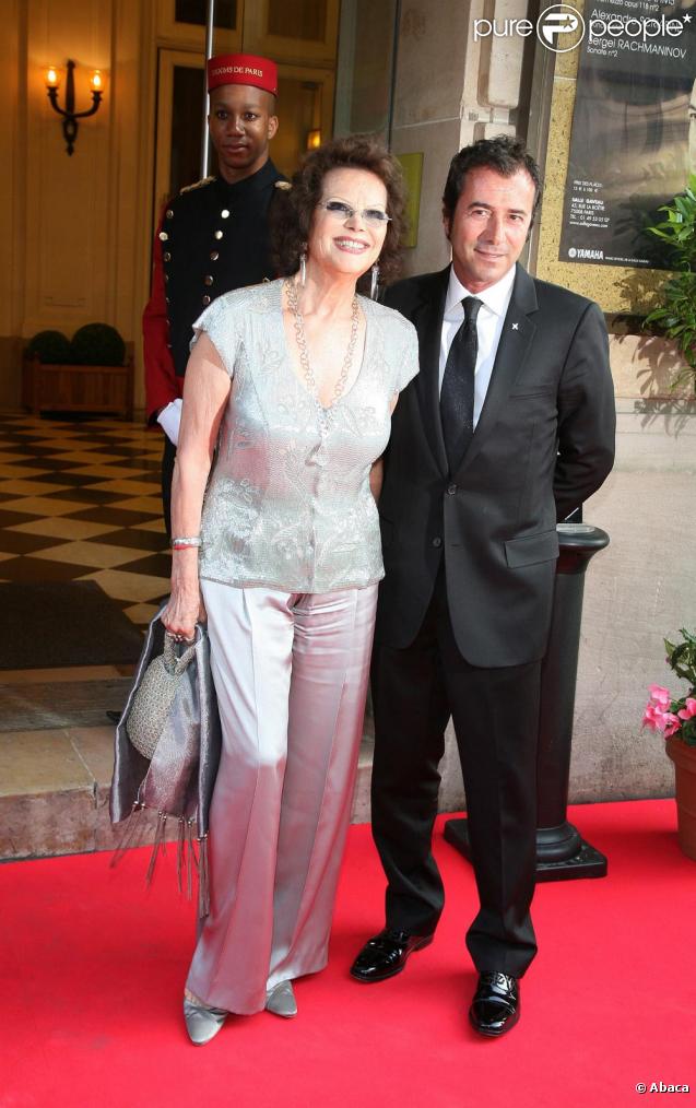 Claudia Cardinale et Bernard Montiel hier au gala pour l'aide aux enfants réfugiés à Paris