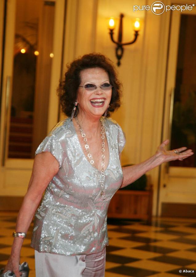 Claudia Cardinale hier au gala pour l'aide aux enfants réfugiés à Paris