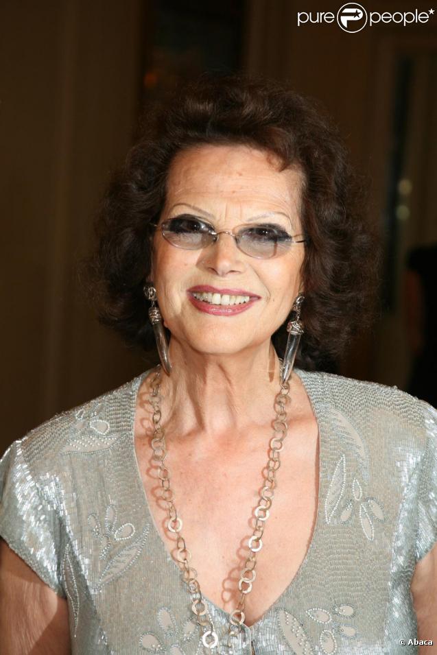 Claudia Cardinale hier au gala pour l'aide aux enfants réfugiés à Paris