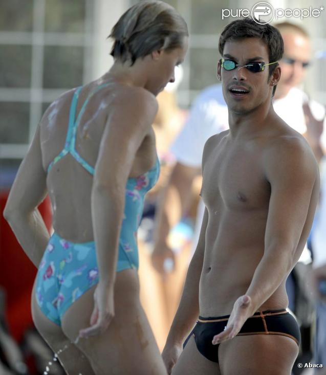 Tendres retrouvailles entre Lucas Marin et Federica Pellegrini lors des Jeux Méditerranéens en Italie (29 juin 2009) 