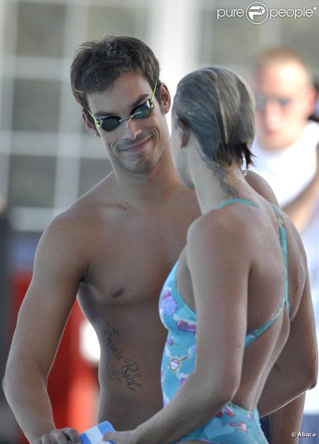 Tendres retrouvailles entre Lucas Marin et Federica Pellegrini lors des Jeux Méditerranéens en Italie (29 juin 2009)