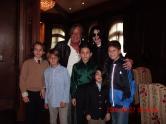 Michael Jackson avec ses enfants, son ami Mohamed Hadid et ses propres enfants en novembre 2008