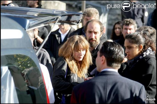 Roxanne et Julie Depardieu lors des obsèques de Guillaume Depardieu 