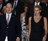 Le Prince Albert et sa compagne Charlene Wittstock lors du cocktail organisé par l'Amaury Sport Organisation, au Monte-Carlo Bay Hotel, le 3 juillet 2009