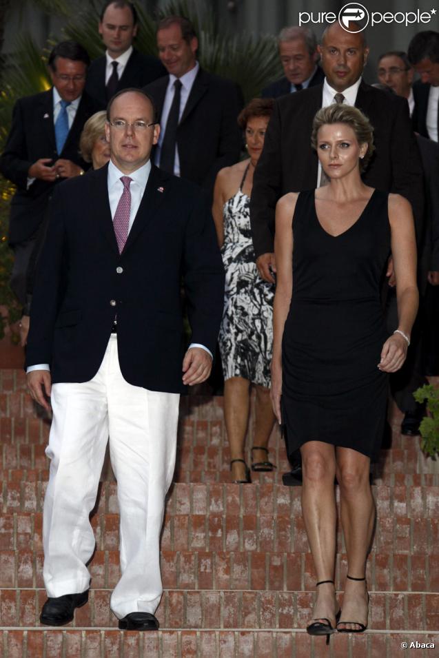 Le Prince Albert et sa compagne Charlene Wittstock lors du cocktail organisé par l'Amaury Sport Organisation, au Monte-Carlo Bay Hotel, le 3 juillet 2009