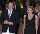 Le Prince Albert et sa compagne Charlene Wittstock lors du cocktail organisé par l'Amaury Sport Organisation, au Monte-Carlo Bay Hotel, le 3 juillet 2009