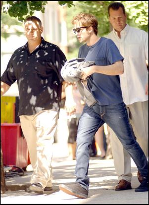 Robert Pattinson sur le tournage de Remember Me à New York le 6 juillet 2009