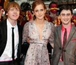 Première de  Harry Potter et le Prince de Sang-Mêlé  à Londres, Leicester Square, le 7 juillet 2009 : Rupert Grint, Emma Watson et Daniel Radcliffe, un peu humides !