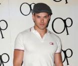 Kellan Lutz à la soirée de lancement de la nouvelle campagne de pub de la marque OP, à Hollywood