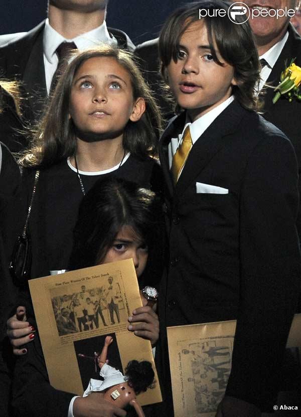 Paris, Prince Michael et Blanket, les enfants de Michael Jackson hier au Staples Center