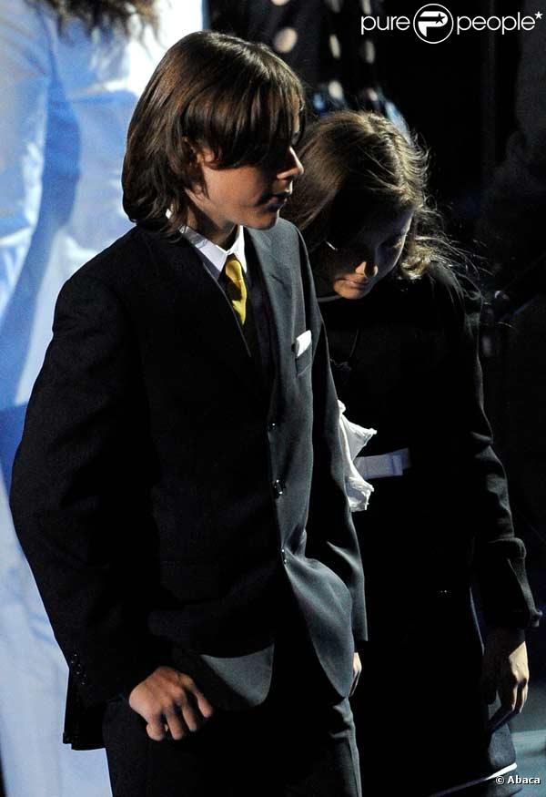 Prince Michael et Paris au Staples Center pour un dernier hommage à leur papa Michael Jackson 