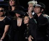 Le clan Jackson très uni hier soir au Staples Center avec les enfants du roi de la pop 