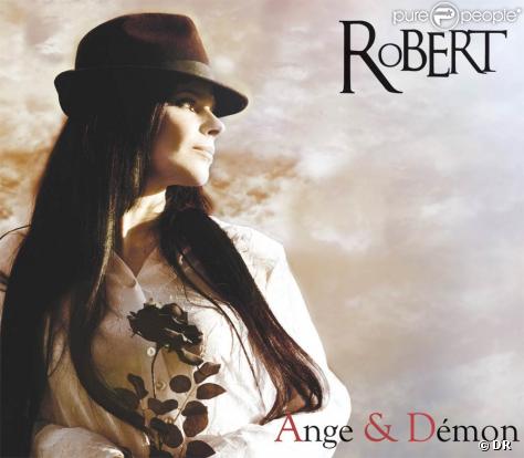 RoBERT est l'ambassadrice musicale du nouveau parfum Givenchy, Ange ou Démon Le Secret.