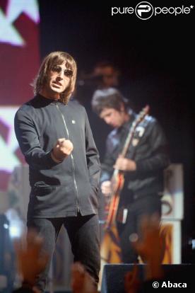 La hache de guerre entre Oasis et Blur a été enterrée... avec du fromage !