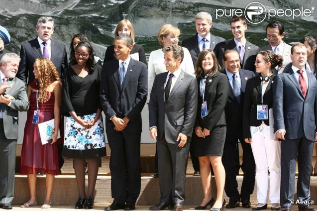 Barack Obama et Nicolas Sarkozy ont semblé apprécier la présence de la jeune Brésilienne Mayara Tavares, en prune sur la photo, lors du G8 à L'Aquila