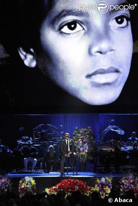 Michael Jackson : rétrospective de ses meilleures photos pendant son hommage au Staples Center...