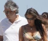 Andrea Bocelli et sa compagne Veronica Berti, lors du 7e Festival Global Music et Cinéma, à Ischia, en Italie, le 12 juillet 2009
