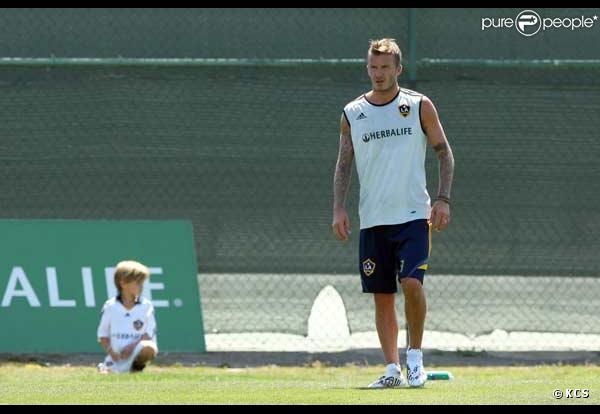 David Beckham s'entraîne pour les Los Angeles Galaxy, en compagnie de ses trois fils le 13 juillet 2009 