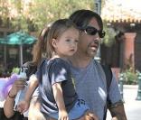Anthony Kiedis et son fils Everly Bear à Malibu le 12 juillet 2009