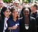 Rama Yade pose avec d'autres invités, lors de la Garden Party à l'Elysée, le 14 juillet 2009 !
