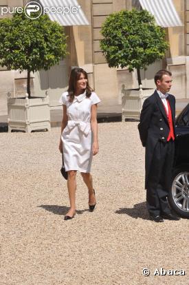 Carla Bruni, lors de la Garden Party à l'Elysée, le 14 juillet 2009 !
