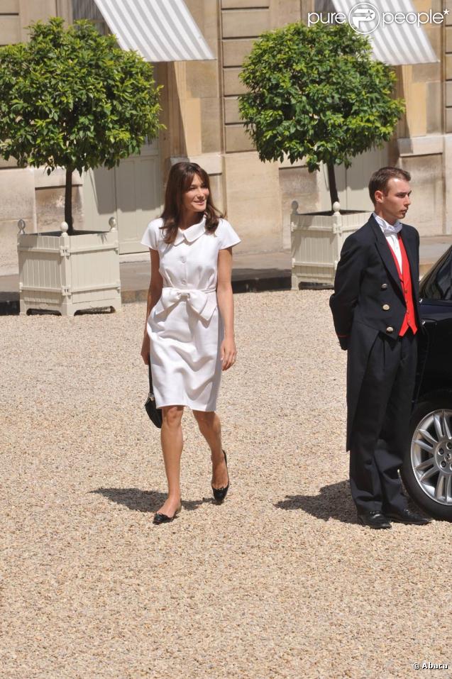 Carla Bruni, lors de la Garden Party à l'Elysée, le 14 juillet 2009 !