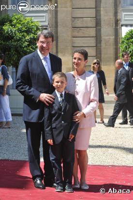 Xavier Darcos, son épouse Laure et leur fils, lors de la Garden Party à l'Elysée, le 14 juillet 2009 !