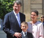 Xavier Darcos, son épouse Laure et leur fils, lors de la Garden Party à l'Elysée, le 14 juillet 2009 !