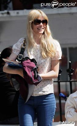 Claudia Schiffer dépose ses deux enfants Casper et Clementine à l'école à Londres le 25 juin 2009