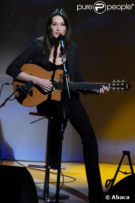 Carla Bruni et le concert du Mandela Day n'attirent pas les foules