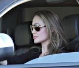 Angelina Jolie en voiture à Beverly Hills le 12 juillet 2009