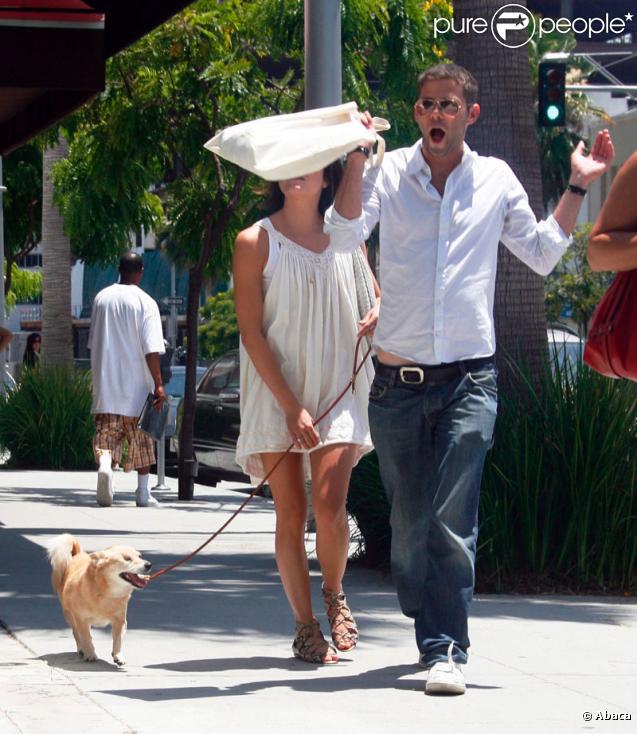 Selma Blair et son amoureux Mikey Day à Los Angeles le 18 juillet 2009