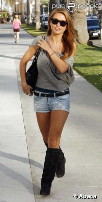 Audrina Patridge moulée dans un mini short à Beverly Hills